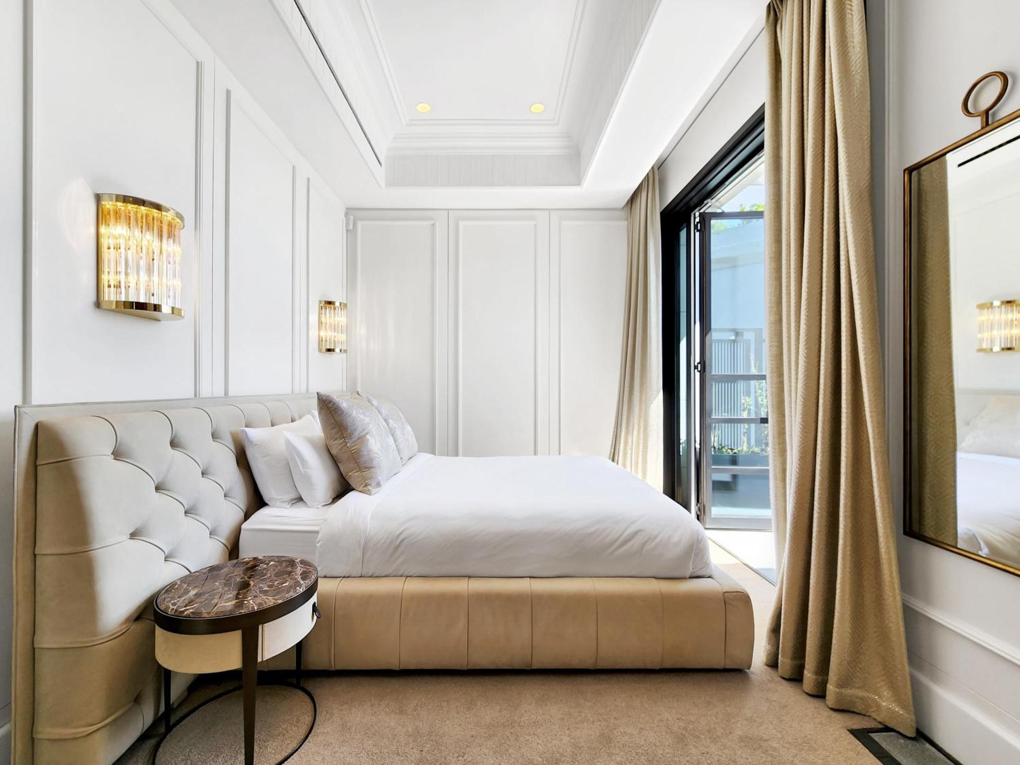 Aurum Presidential Penthouse *