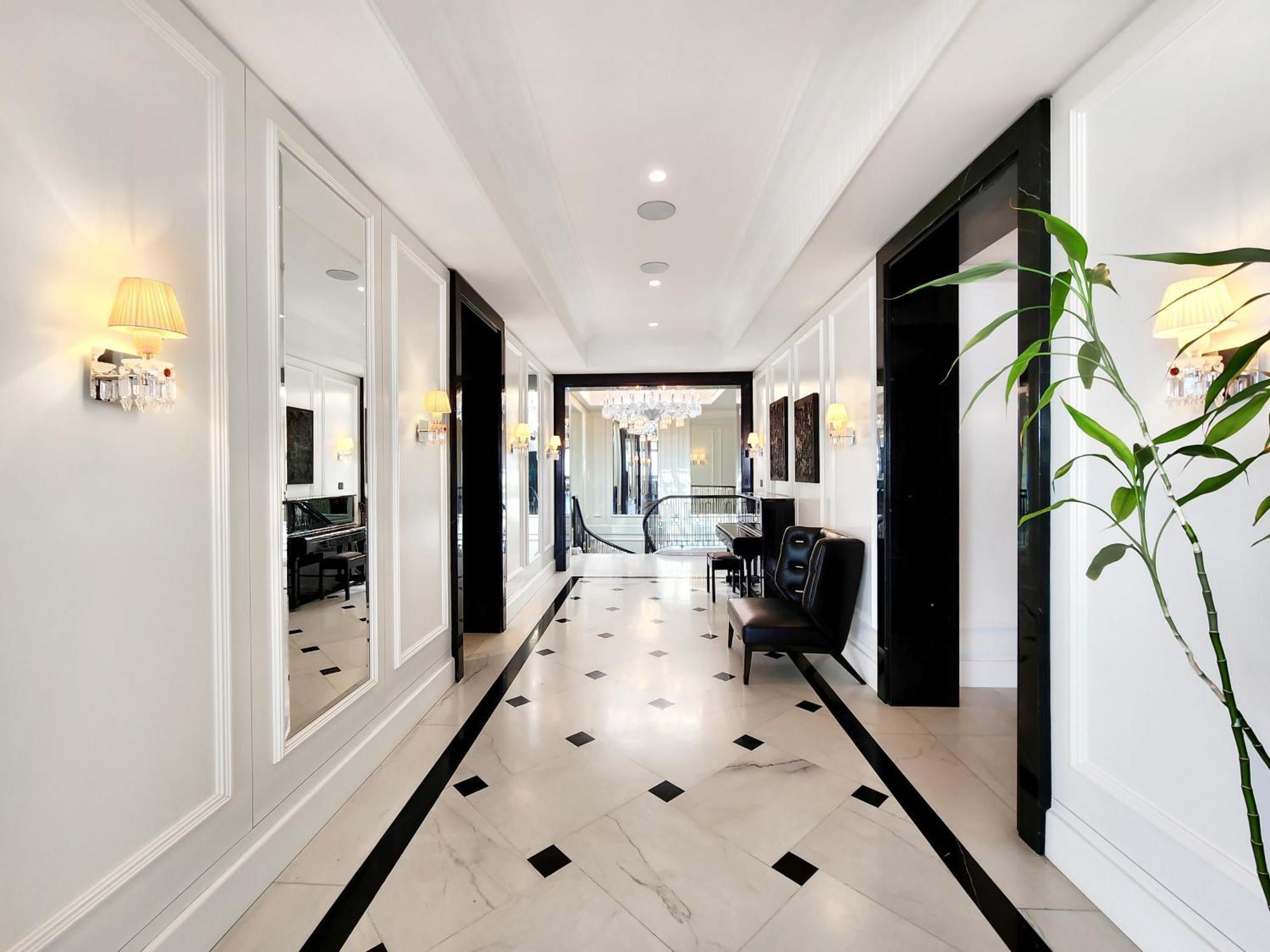 Aurum Presidential Penthouse